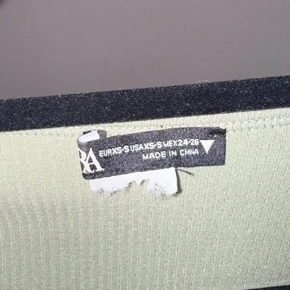 ZARA GREEN Quarter Sleeve Crop Top - Picture 3 of 3